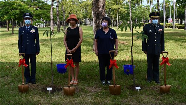 退休教師植樹活動, 共10張圖片