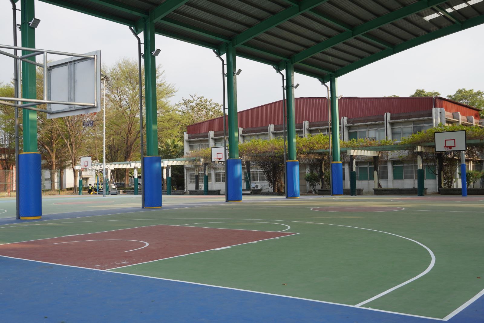 校園環境 - 籃球場、共2張圖片